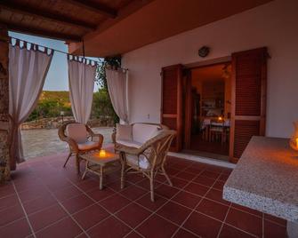 Italianway - Villa Rosita - Palau - Patio
