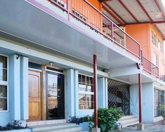 Room 1-A Marriage Bed - Managua - Gebäude