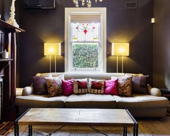 94 Highett - 5 bedroom, 3 car parks - Luxury House - Richmond - Sala de estar