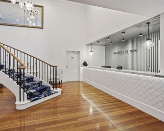 Seahorse Inn Hotel & Villas - Eden - Stairs
