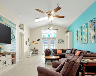 New Improvements! Clean/Spacious - South Facing Htd Pool/Spa - 5 Miles To Disney - Four Corners - Wohnzimmer