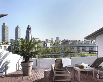 The Bright Oasis - Design 1 BR unit in Poble Nou - Barcelona - Balcón