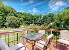 Charming Jacuzzi-Suite - Walk to Parsons Beach! - Kennebunk - Balcony