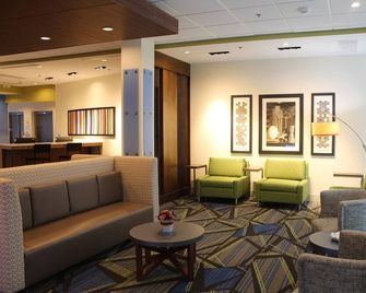 Holiday Inn Express & Suites Latta By IHG - Latta - Lounge