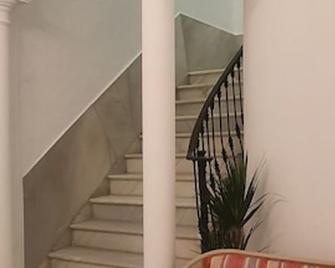 Mojo Hostel Boutique - Jerez de la Frontera - Stairs