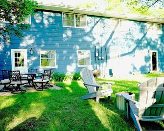 Blue House - Sioux Falls - Patio