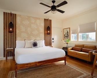 Experience luxury at The Ulu Suite | Garden patio - Wailuku - Schlafzimmer