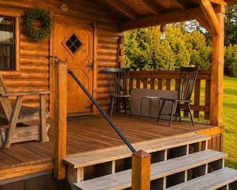 Cozy Cabin Retreat on 12 Acres, Gazebo, Fire Pit & Starlink WiFi - Gallipolis - Terasa