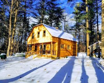 5 Star Magical Waterfront Cabin On Papoose Pond! 25 Minutes To Sunday River. - Waterford - Edificio