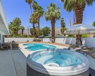 Azaren Guest House Palm Springs - Palm Springs - Piscina