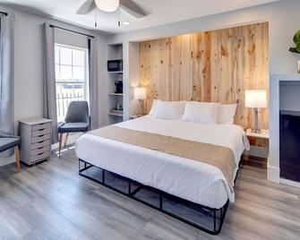 Suite 206 \'The Black Eagle\' - Custer - Bedroom