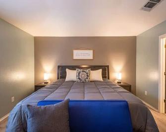 4 Br Oasis Pool House - Bmt Lackland & Seaworld - Leon Valley - Bedroom