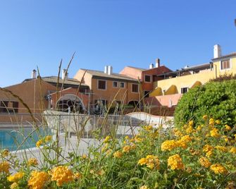 Residence Borgo Punta Villa - La Maddalena - Rakennus