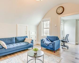 Weymouth Apartment Close to Beaches and Boston! - Weymouth - Living room