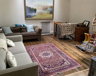 Waterfront House and Artist's Studio in the Woods - Kent - Living room