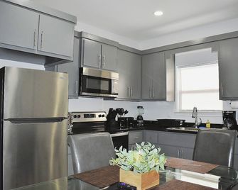 40 Min from South padre Island -10 min to Mercedes - Weslaco - Kitchen