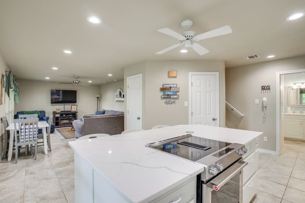 Waterfront Lake Bridgeport Home With Pri - Bridgeport - Eetruimte