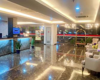 Palette Kl Sentral Near Pudu Lrt Formerly Rpc Blissful Homes - Kuala Lumpur - Front desk