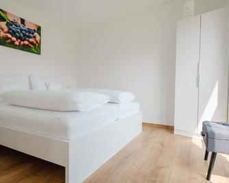 Cozy apartment (32 sqm) for up to 4 people with terrace - Poysdorf - Ložnice