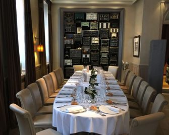 Hotel & Spa Le Grand Monarque, BW Premier Collection - שארטרה - מסעדה