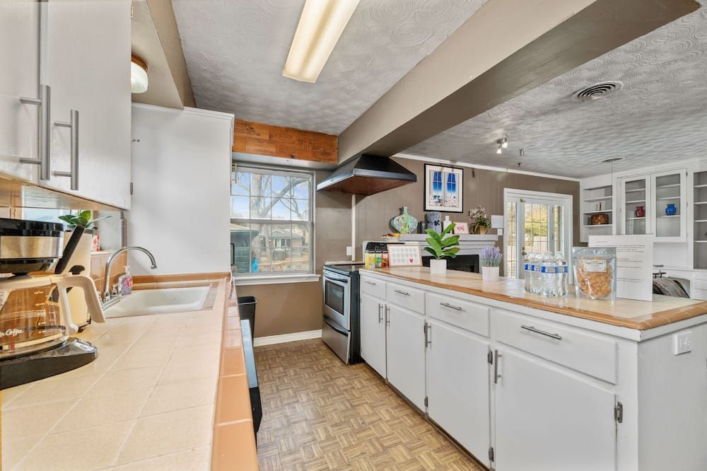 6 Queen Bed Home Near White Rock Pool & Deck! - דאלאס - מטבח