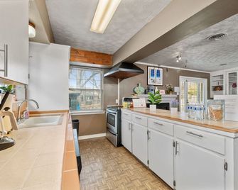 6 Queen Bed Home Near White Rock Pool & Deck! - דאלאס - מטבח