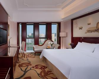 Vienna International Hotel Bazhong East Gate - Bazhong - Bedroom
