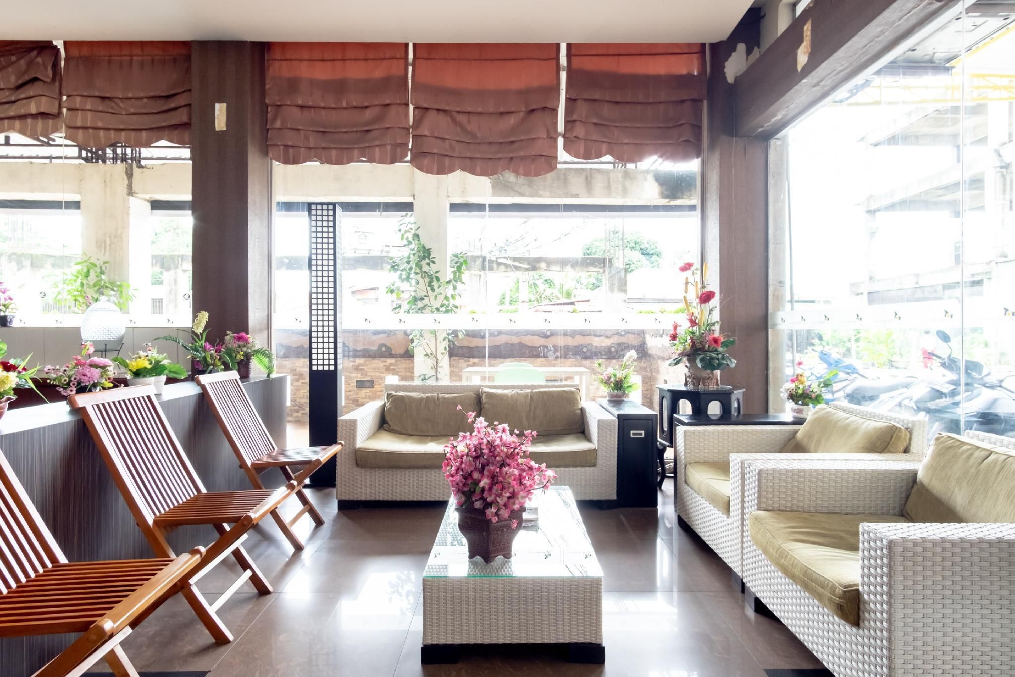 Capital O 2023 Medan Ville Hotel. - מדאן - טרקלין