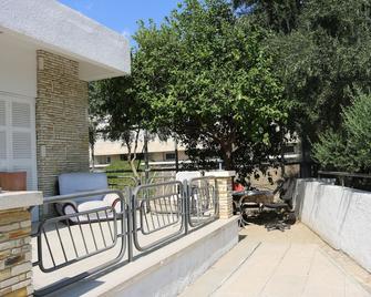 Costas Hostel Action 2 - Nicosie - Balcon