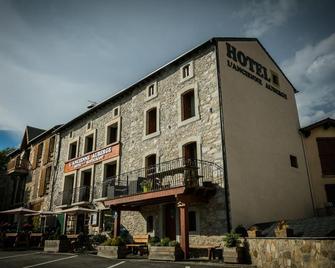 Hôtel Restaurant L'ancienne Auberge - Bolquère - Bâtiment