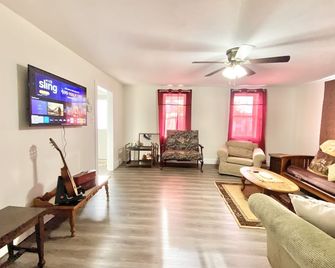 3 Bedroom Home 5Mins Walk Geisinger Hospital - Danville - Huiskamer