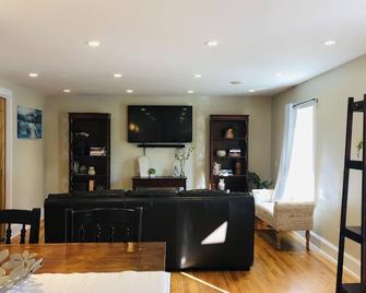 Rare Private Apartment in Annapolis Royal - Annapolis Royal - Вітальня