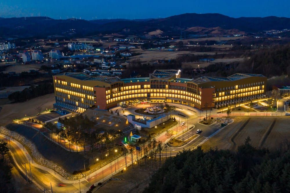 رامادا هوتل آند سويتس باي ويندام جوكوفكا بيونج تشانج