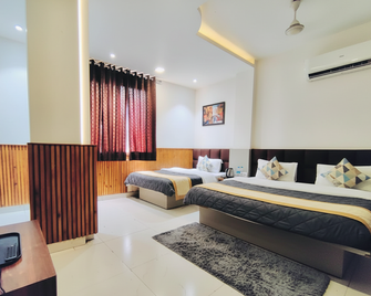 Hotel Shri Saai Deluxe Rooms- Budget Hotel On Gt Karnal Road, Easy Check-In, Value Of Money - ניו דלהי - סלון