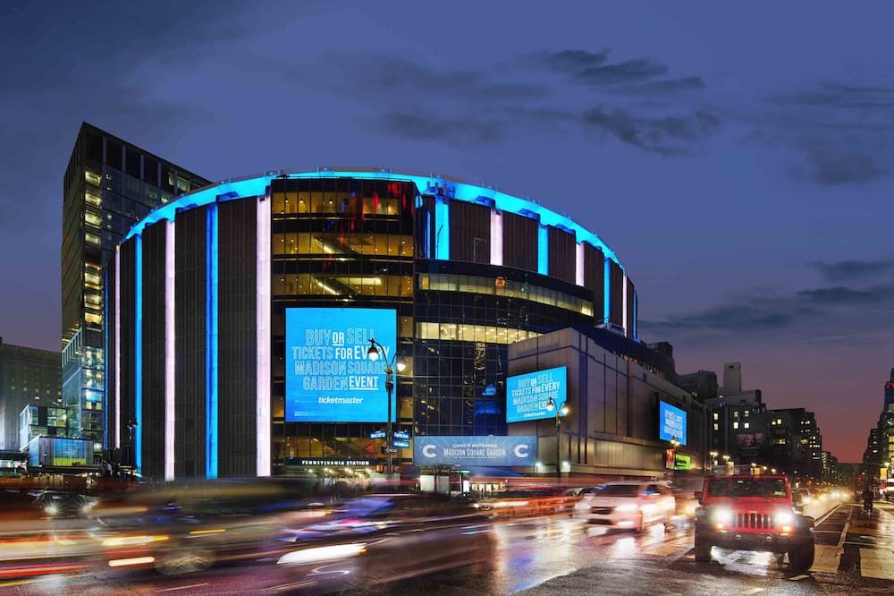 Martinique New York on Broadway, Curio Collection by Hilton thumbnail 2