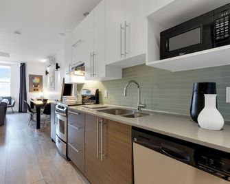 Liv Mtl Downtown - Montreal - Kitchen