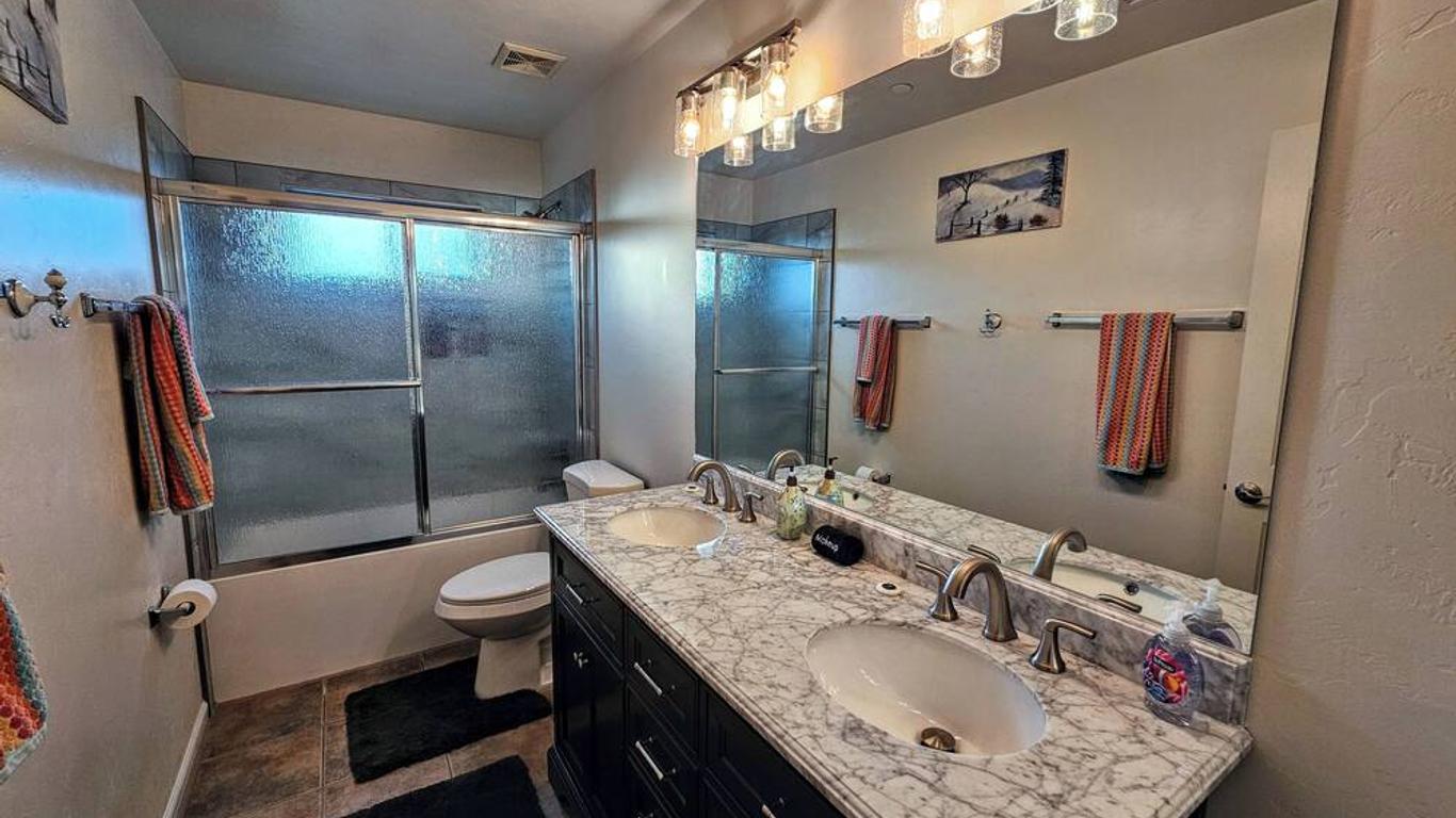 Your Escape Desert Oasis Views 3 bd 2ba on 2 Acres 5 Minutes To Desert Museum