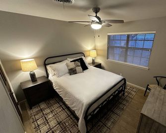 Beautiful Modern Farmhouse With Breathtaking Views! - Alpine - Chambre