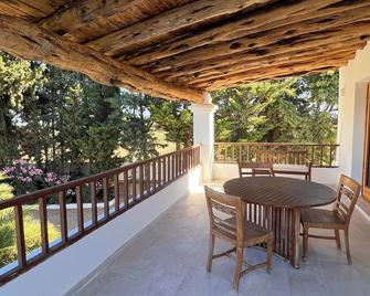 Villa en zona Playa D'en Bossa con gran piscina - Sant Josep de sa Talaia - Balkon
