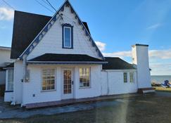 Maison du bord du fleuve à 5 min du centre ville - Rimouski - Building