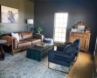 Stunning Views, Sleeps 20, Horses, Hot Tub, 7 bedrooms - York - Living room