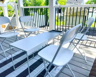 85a Charming, Cozy 3br, 2ba Home Near Downtown Boston - Boston - Balcony