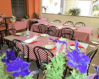 B&B Renè - Pescantina - Restaurante