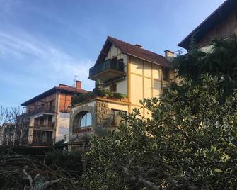 Newly renovated apartment in 1st line Hondarribia - Fuenterrabía - Edificio