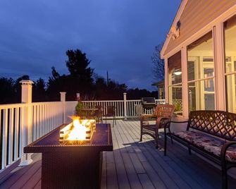 Your Peaceful, Private Retreat, Perfect for Readaways! Incredible Views! - Freehold - Balcony
