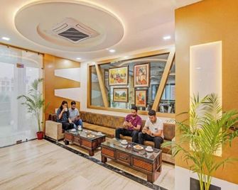 Hotel Grand Retreat - Vrindavan Central - Agra - Lobby