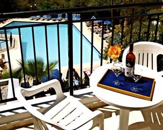 Hilltop Gardens Hotel Apartments - Pafos - Piscina