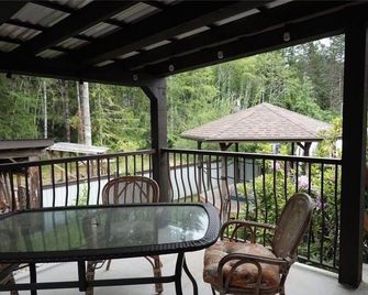 Private Entire Home in Gold River, BC - Gold River - Balcony