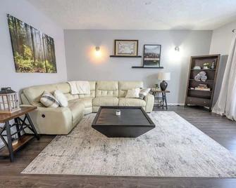Full House | Garage | Bbq | 3 Living Rooms & More - Grande Prairie - Living room