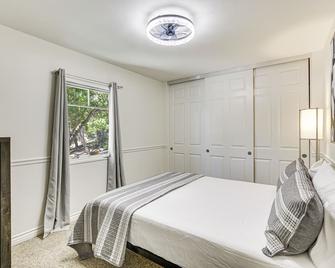 Poway Retreat w/ Stunning Sunset & Mountain Views! - Poway - Slaapkamer